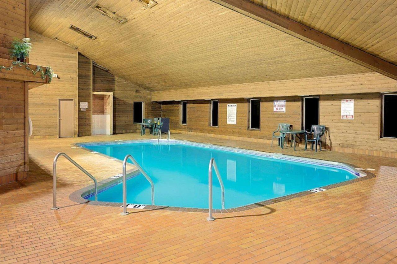 Hotel Super 8 By Wyndham Sturgeon Bay Zewnętrze zdjęcie